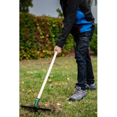 Universalus tiesus grėblys, 14 dantų, kniedyta galvutė, medinė rankena 1 Universalus tiesus grėblys, 14 dantų, kniedyta galvutė, medinė rankena 1