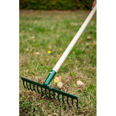 Universalus tiesus grėblys, 14 dantų, kniedyta galvutė, medinė rankena 2