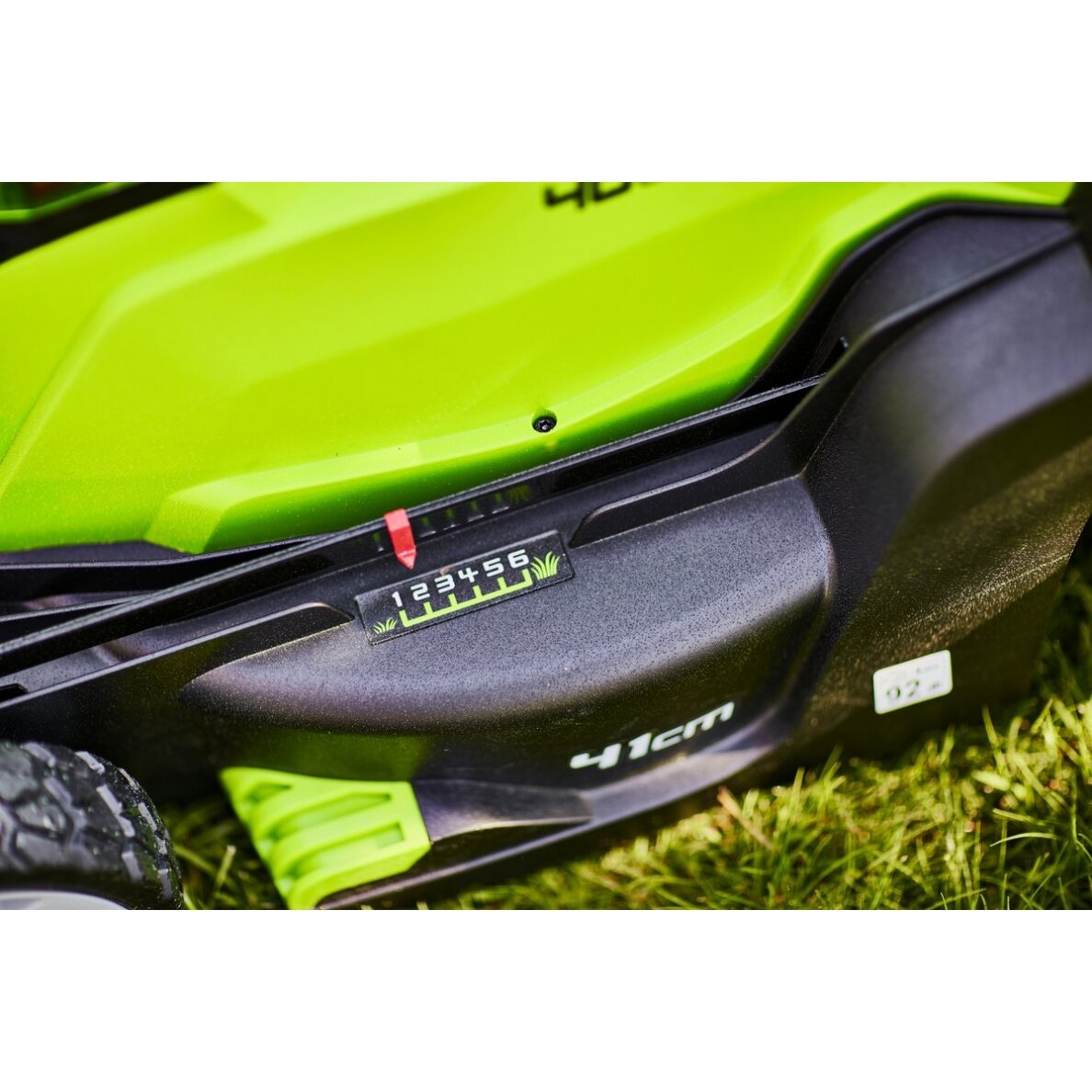 Akumuliatorinė vejapjovė Greenworks G40LM41K2, 40 V, 2,0 Ah, 41 cm 3 Akumuliatorinė vejapjovė Greenworks G40LM41K2, 40 V, 2,0 Ah, 41 cm 3