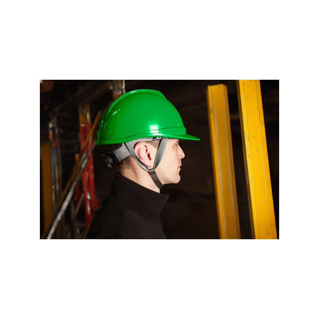 Žalias pramoninis šalmas su dirželiu ant smakro 2 Žalias pramoninis šalmas su dirželiu ant smakro 2