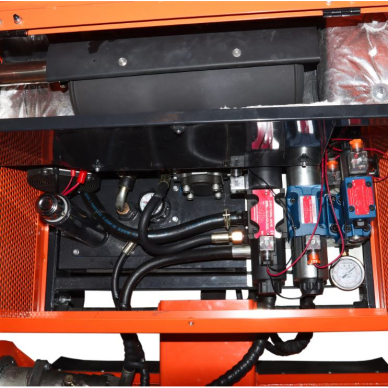 Nuotoliu valdomas mulčeris - žolės smulkintuvas AGROSSI-Pro RM-860V, 18 kW 3